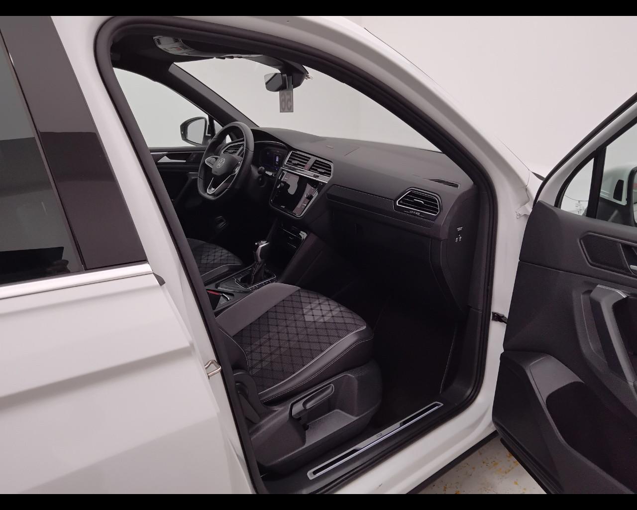 VOLKSWAGEN Tiguan II 2021 - Tiguan 1.5 tsi R-Line 150cv dsg