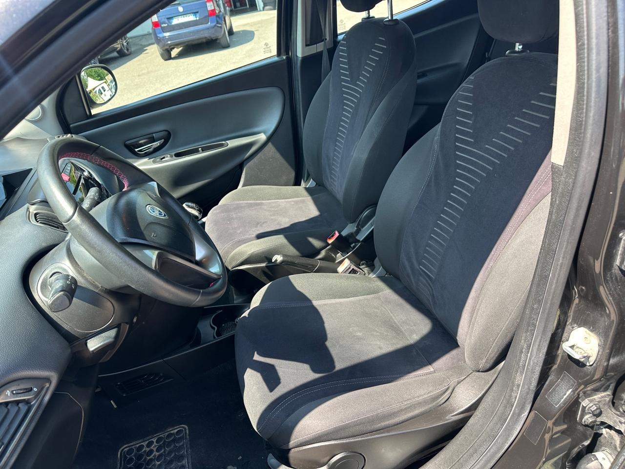 Lancia Ypsilon 1.2 69 CV 5 porte S&S Silver