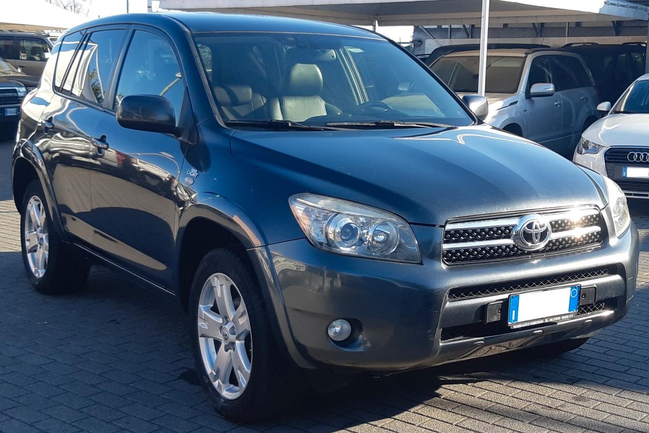 TOYOTA RAV4 Crossover 2.2D Luxury -MOTORE NUOVO-