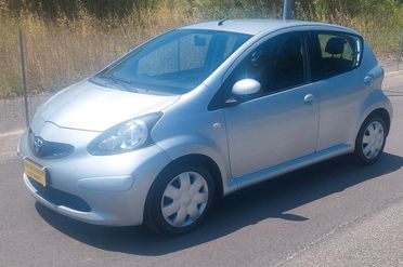 TOYOTA AYGO - NEOPATENTATI - CONSUMI RIDOTTI