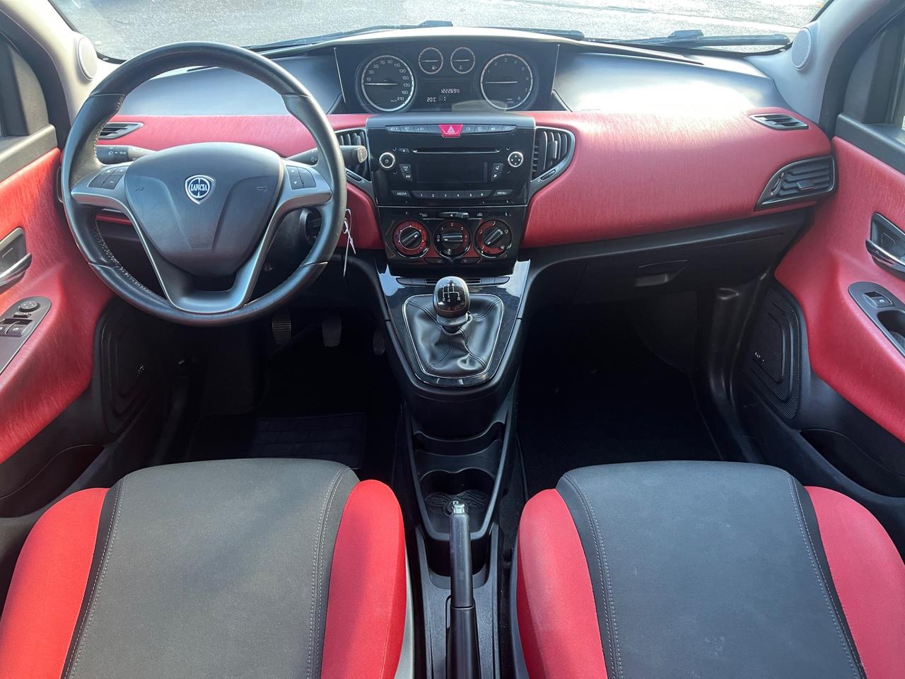 Lancia Ypsilon 1.2 69 CV 5 porte Black/Red