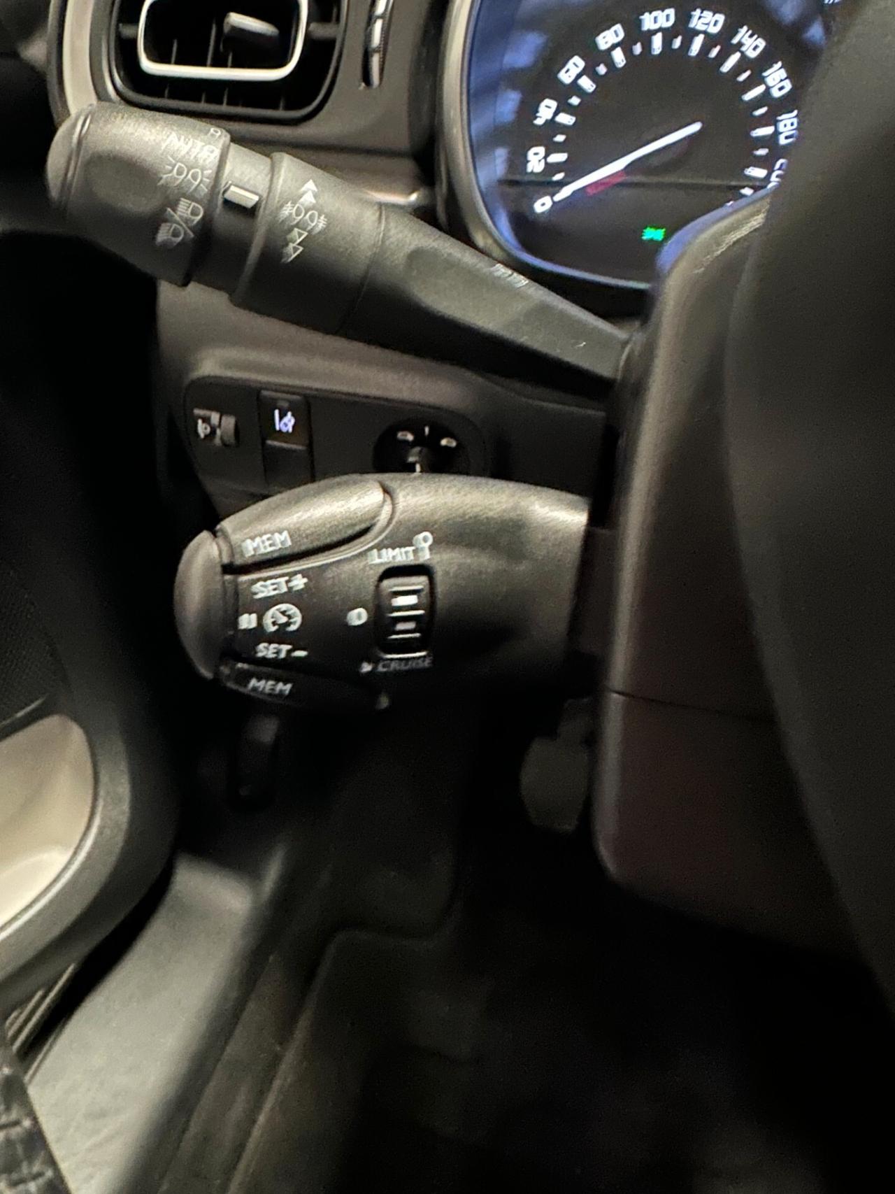 Citroen C3 1.2 Shine 82cv - Neopatentati unicoPro