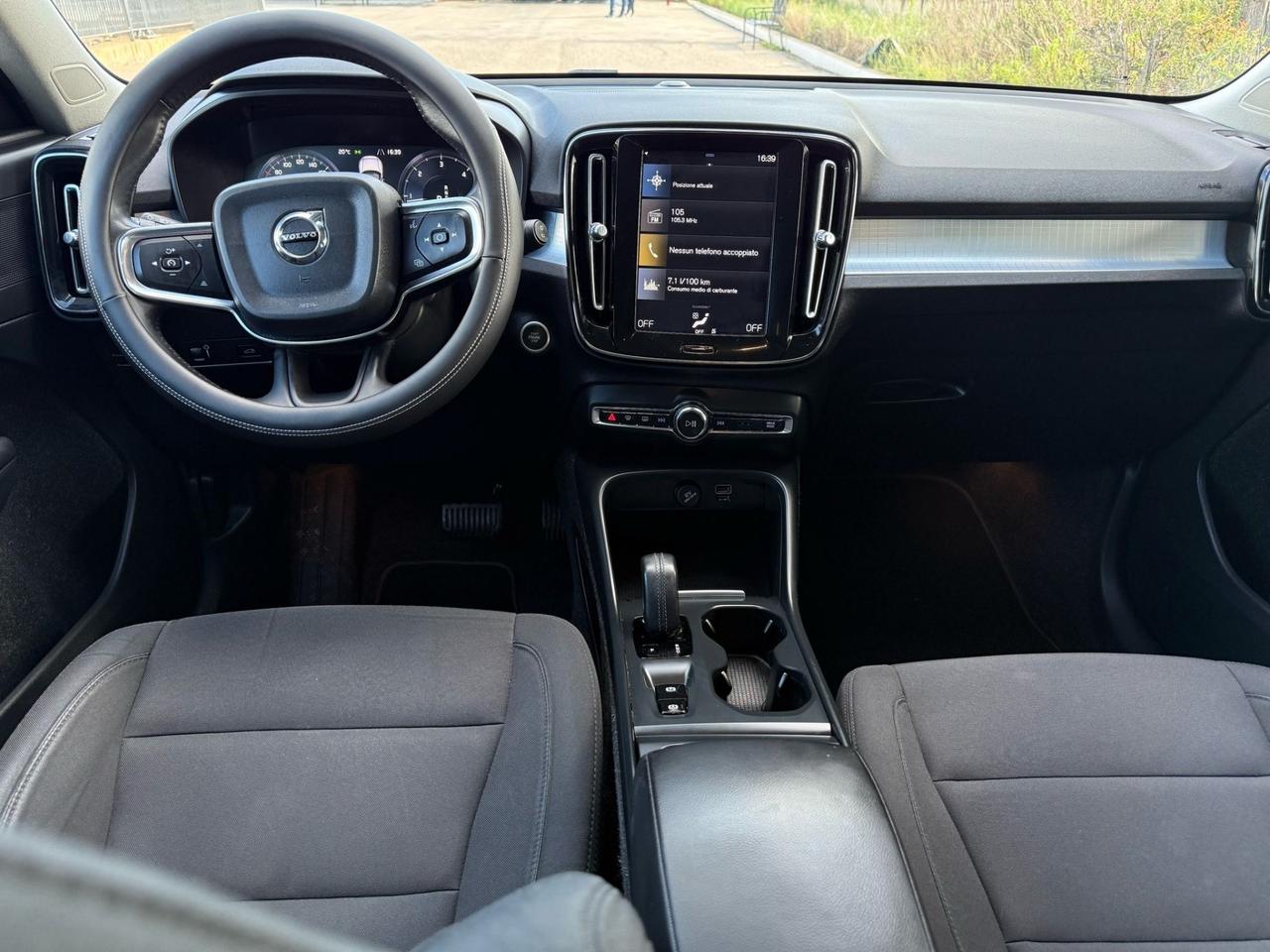 Volvo XC40 D3 AWD Geartronic Momentum auto Pro N1