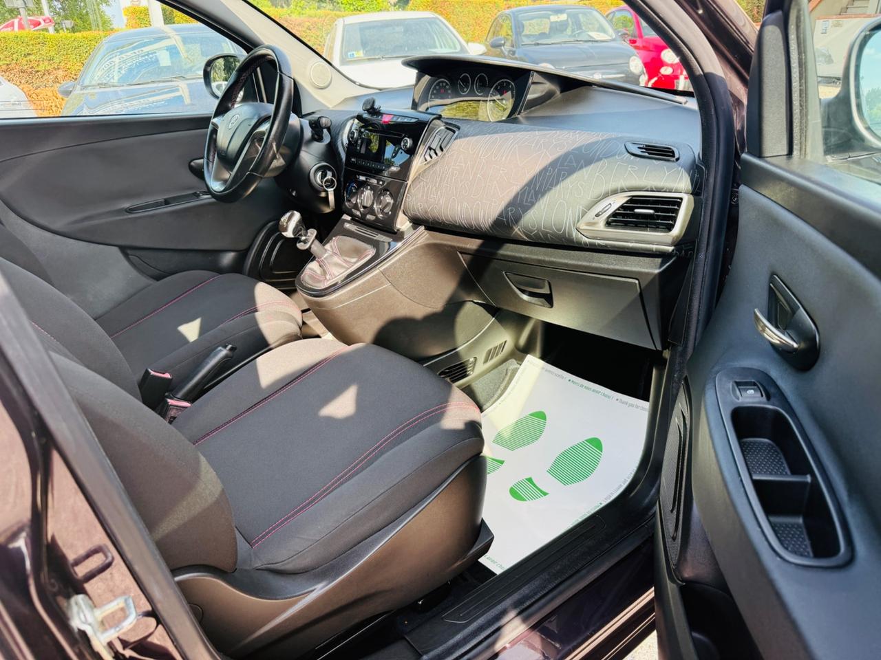 Lancia Ypsilon 0.9 TwinAir 85 CV 5 porte Metano Ecochic Elefantino