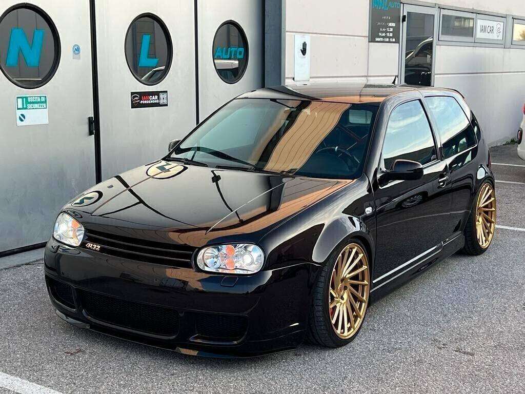 Volkswagen Golf R32