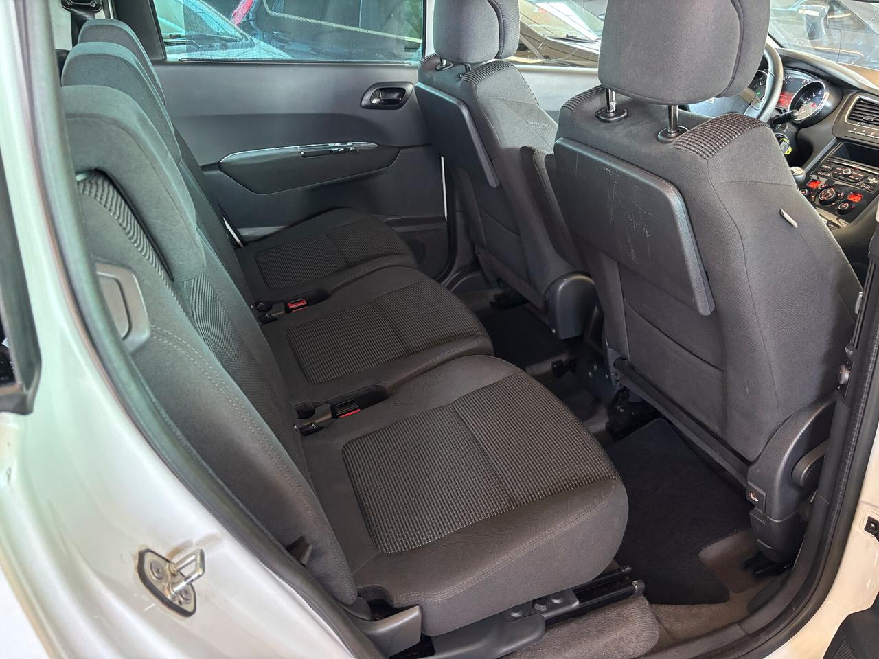 Peugeot 5008 2.0 HDi 110KW 150CV Allure 7 POSTI