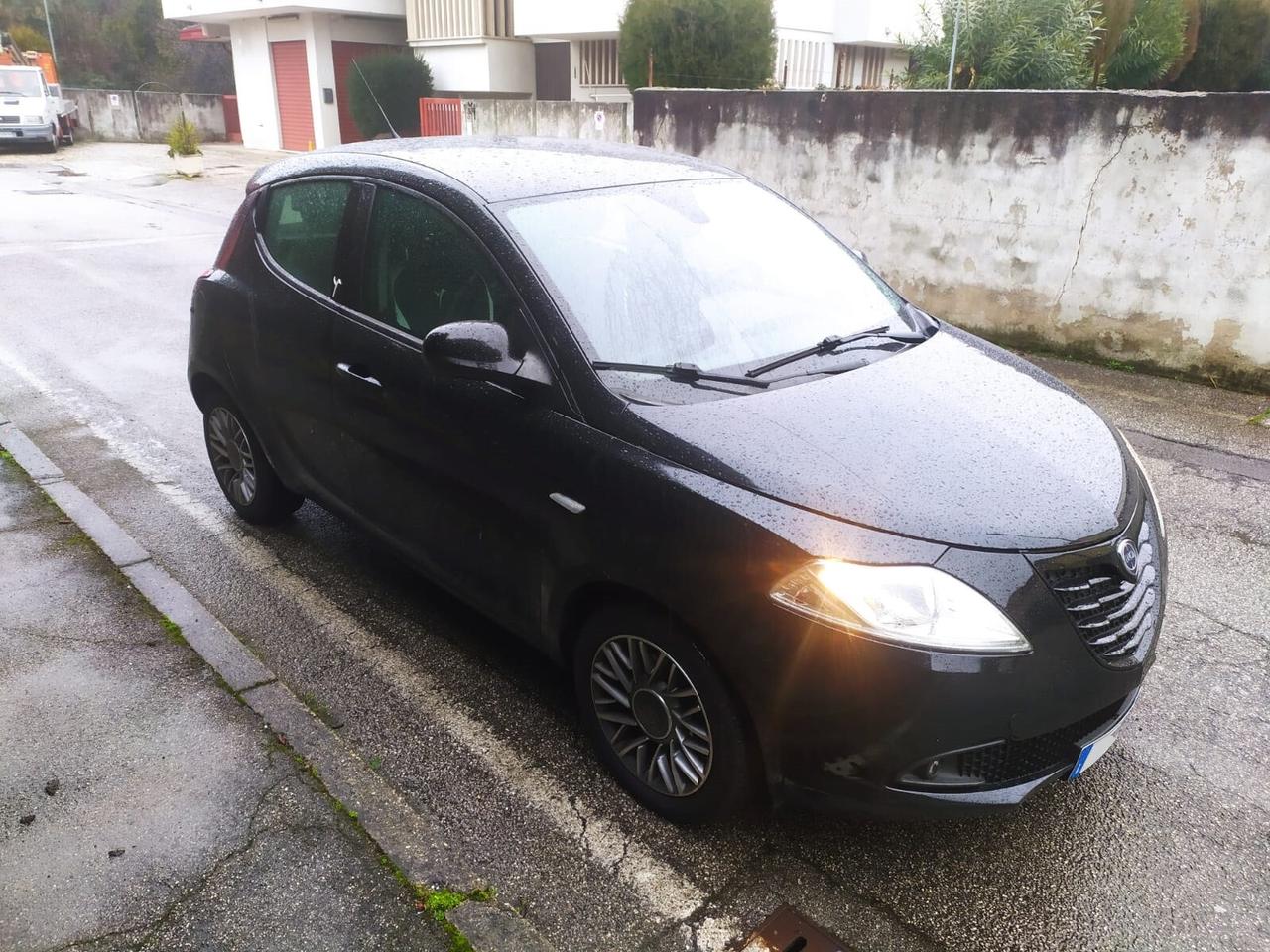 Lancia Ypsilon 1.2 69 CV 5p GPL Ecochic Gold - 2014