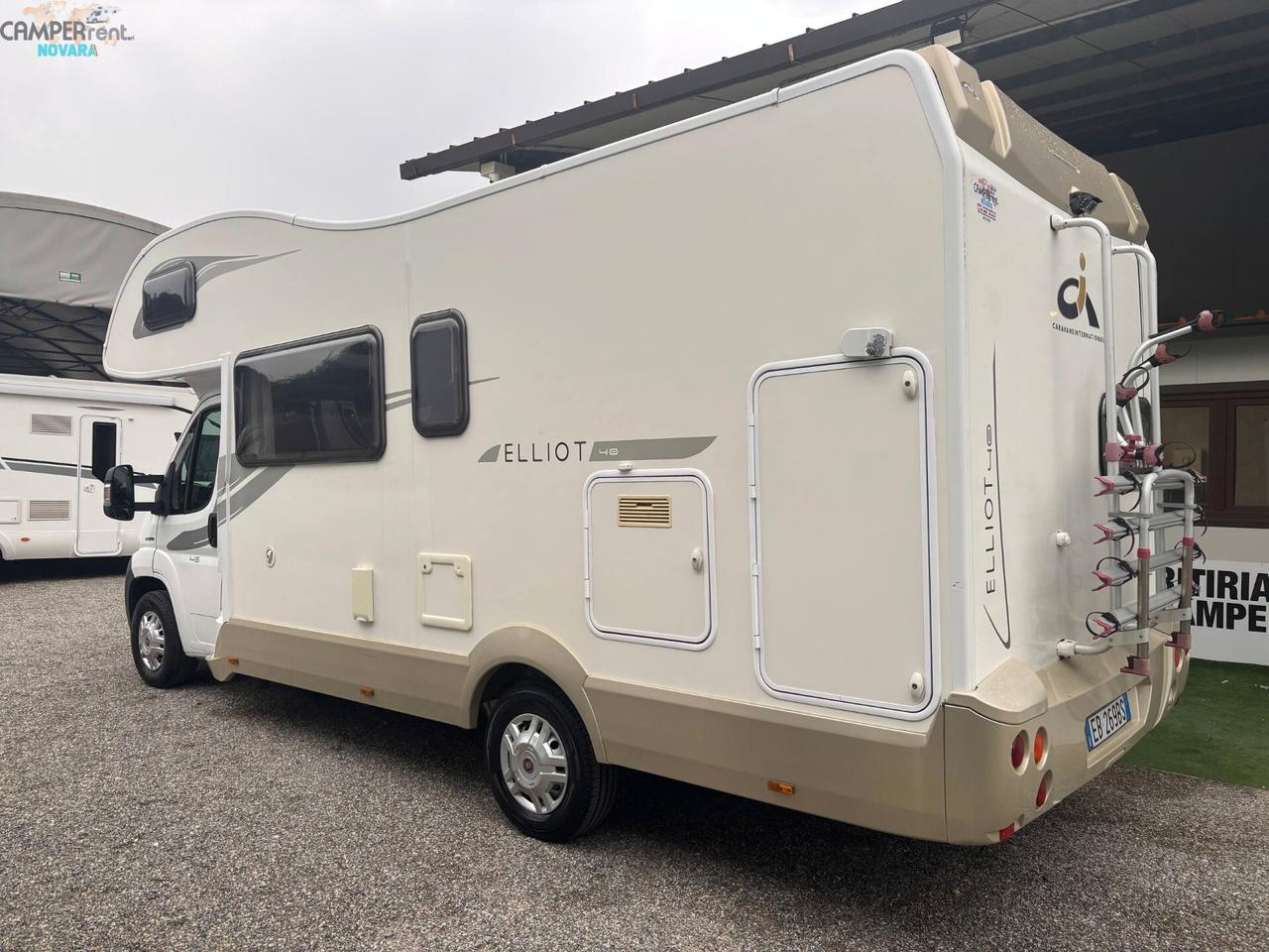 CARAVANS INTERNATIONAL ELLIOT 40 - mansardato con letti a castello in coda