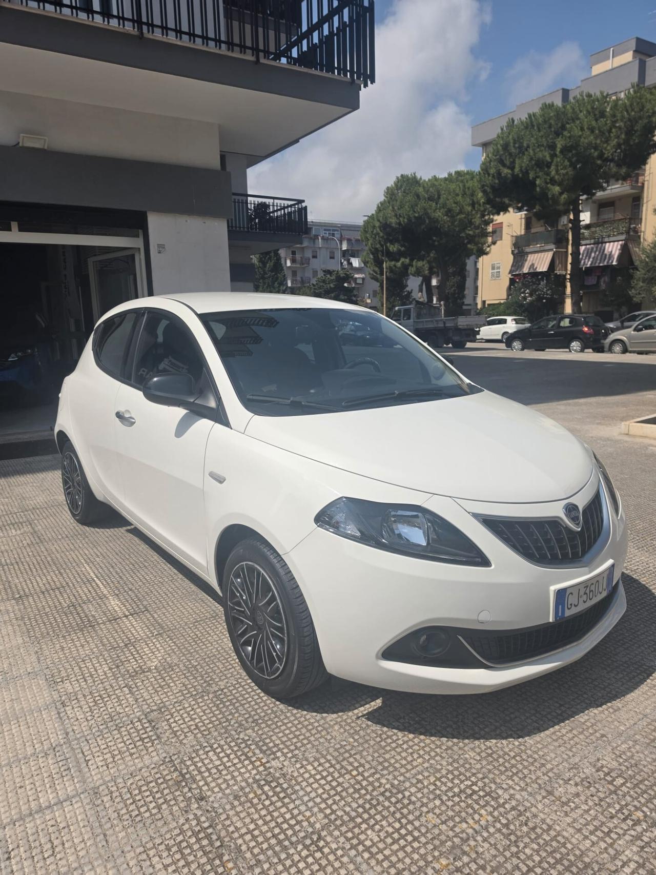 Lancia Ypsilon 1.0 FireFly 5 porte S&S Hybrid Gold