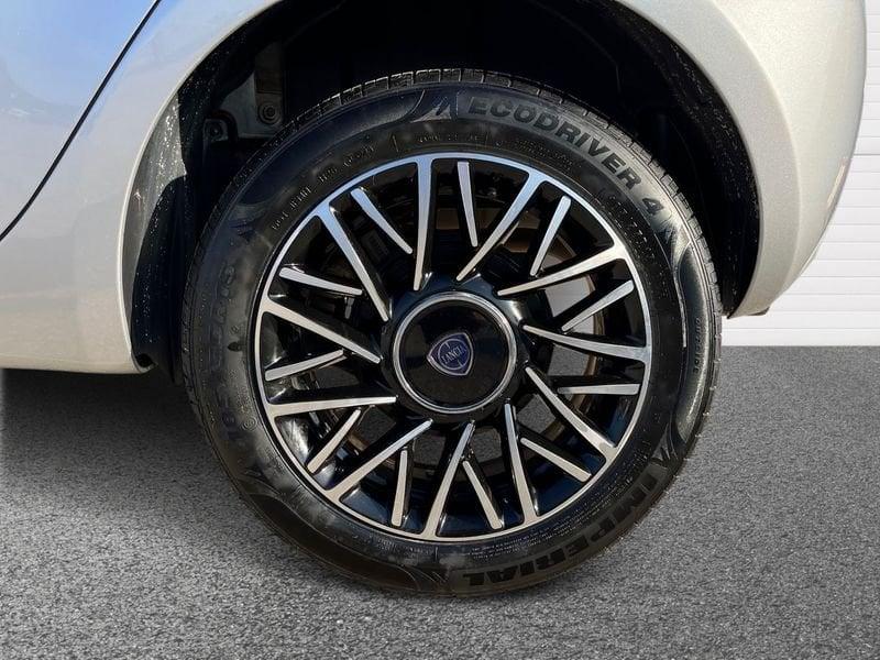 Lancia Ypsilon III 2015 1.0 firefly hybrid Gold s&s 70cv