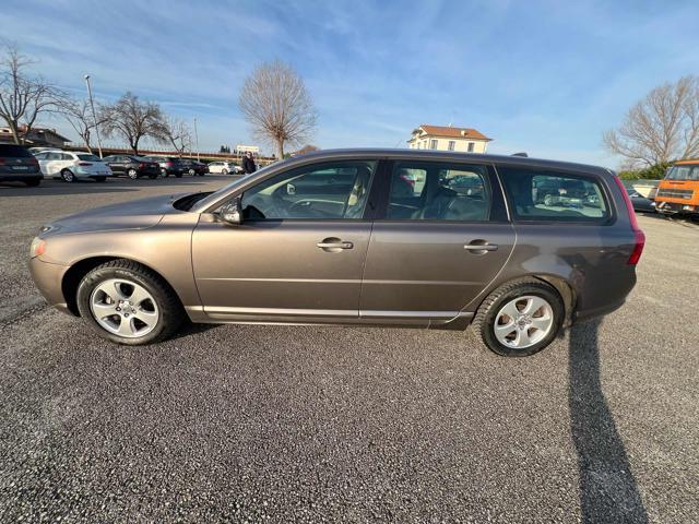 VOLVO V70 2.4 D Kinetic