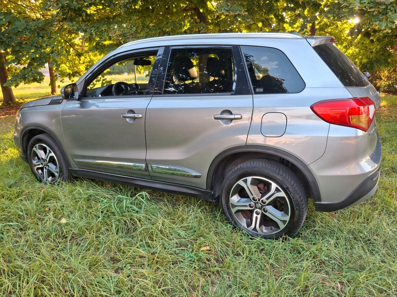 Suzuki Vitara 1.6 DDiS V-Cool-INTERNI IN PELLE-NAVI-