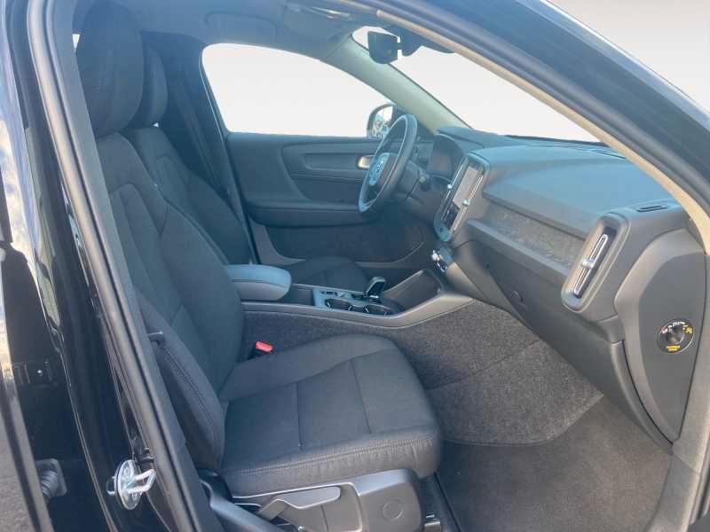 VOLVO XC40 2.0 b3 EssenTiaL AuTo