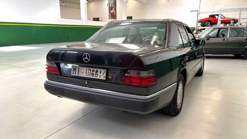 Mercedes-Benz Serie 200-320 200 E