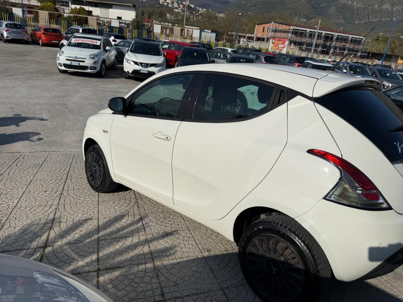 Lancia Ypsilon 0.9 TwinAir 85 CV 5 porte Metano Ecochic Gold