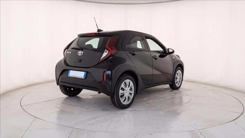 TOYOTA Aygo x 1.0 active 72cv del 2022