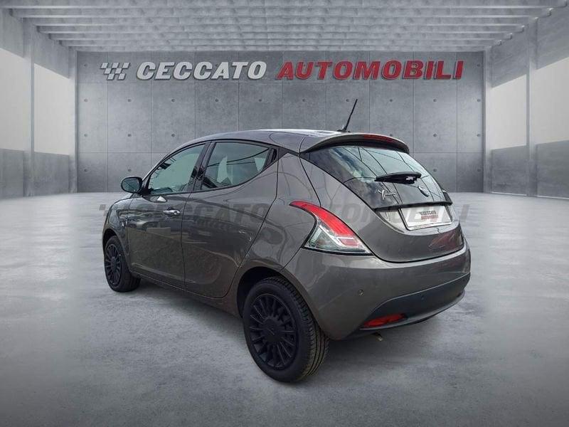 Lancia Ypsilon Ypsilon 1.0 firefly hybrid Silver s&s 70cv 5p.ti