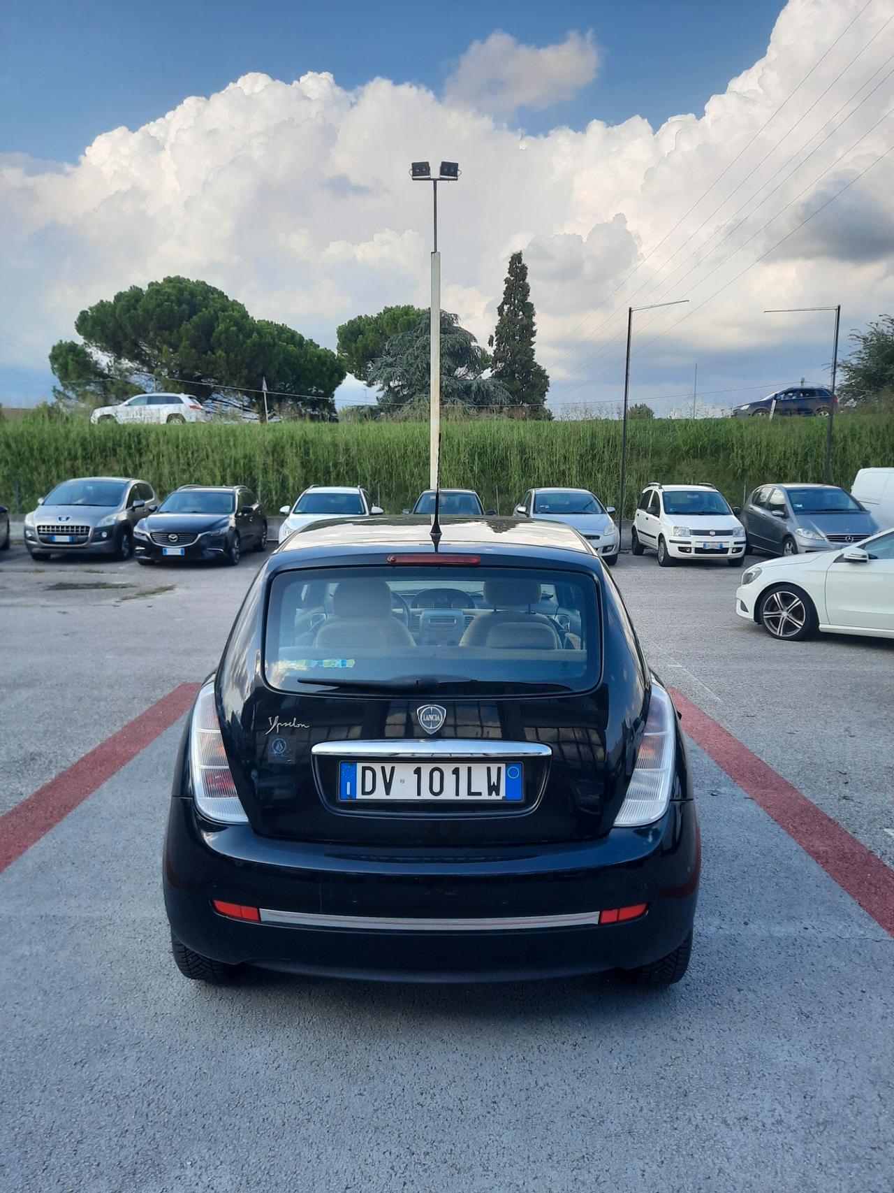 Lancia Ypsilon 1.2 Platino OK NEOPATENTATI