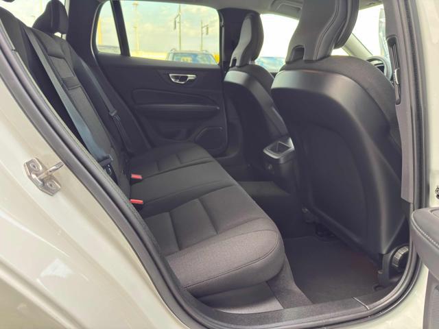 VOLVO V60 B4 (d) Geartronic Momentum SENZA VINCOLI