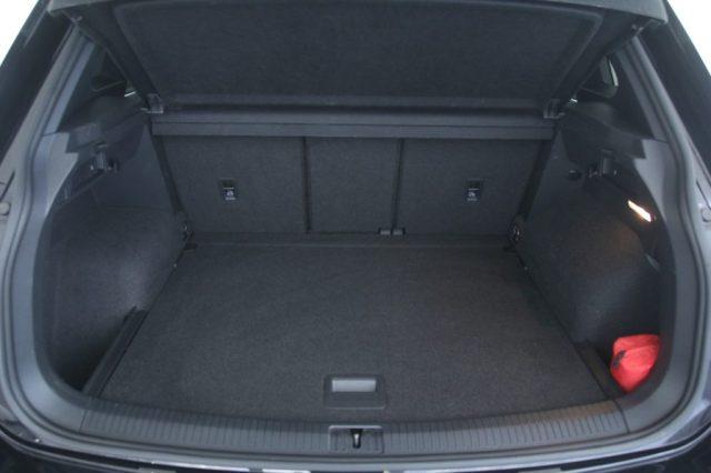VOLKSWAGEN Tiguan 2.0 TDI 150 CV SCR DSG R-Line Fari Matrix/Black P.
