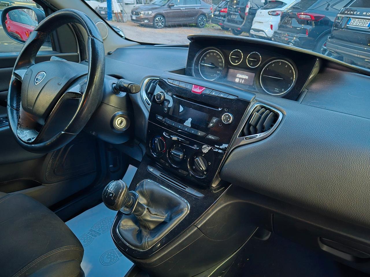 Lancia Ypsilon 1.2 69 CV 5 porte GPL Ecochic Silver