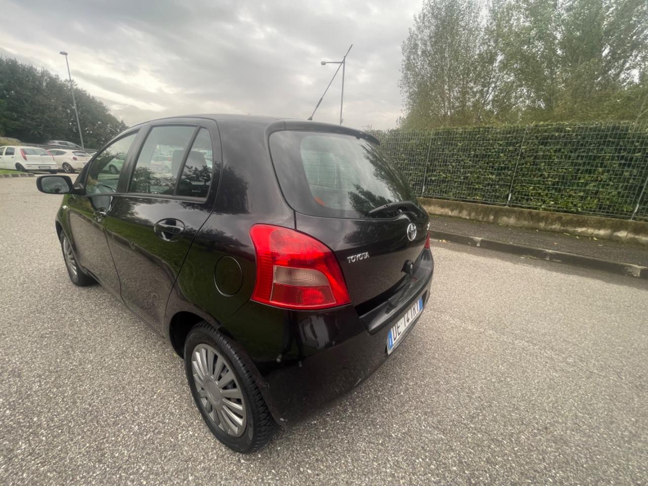 Toyota Yaris 1.0 5 porte