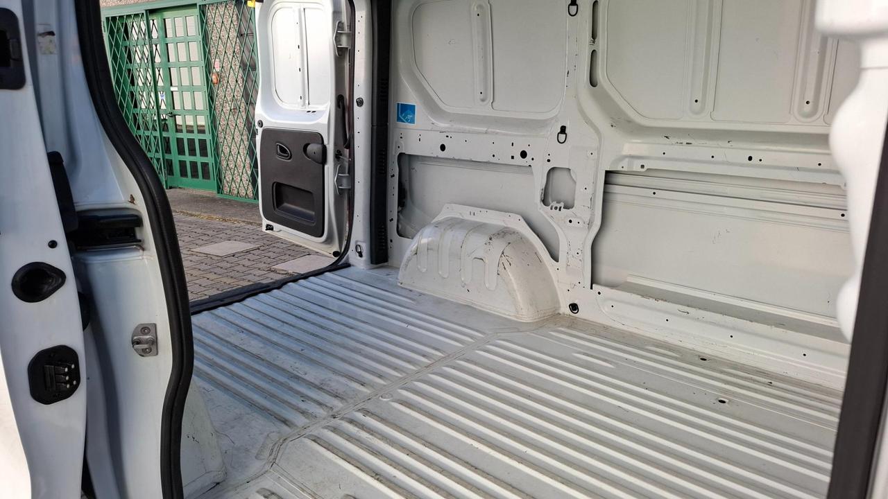 RENAULT Trafic T27 1.6 dci 120cv L1H1 Ice E6