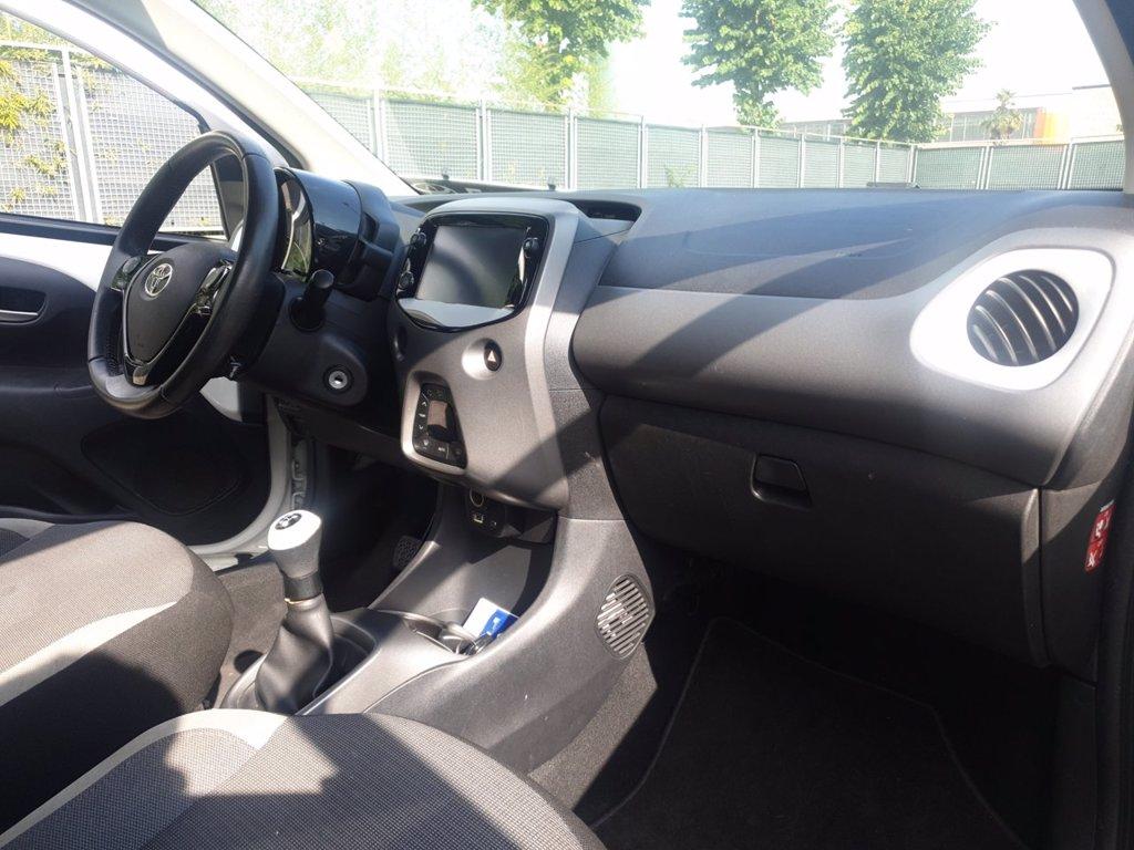 TOYOTA Aygo 5p 1.0 x-play 72cv del 2021