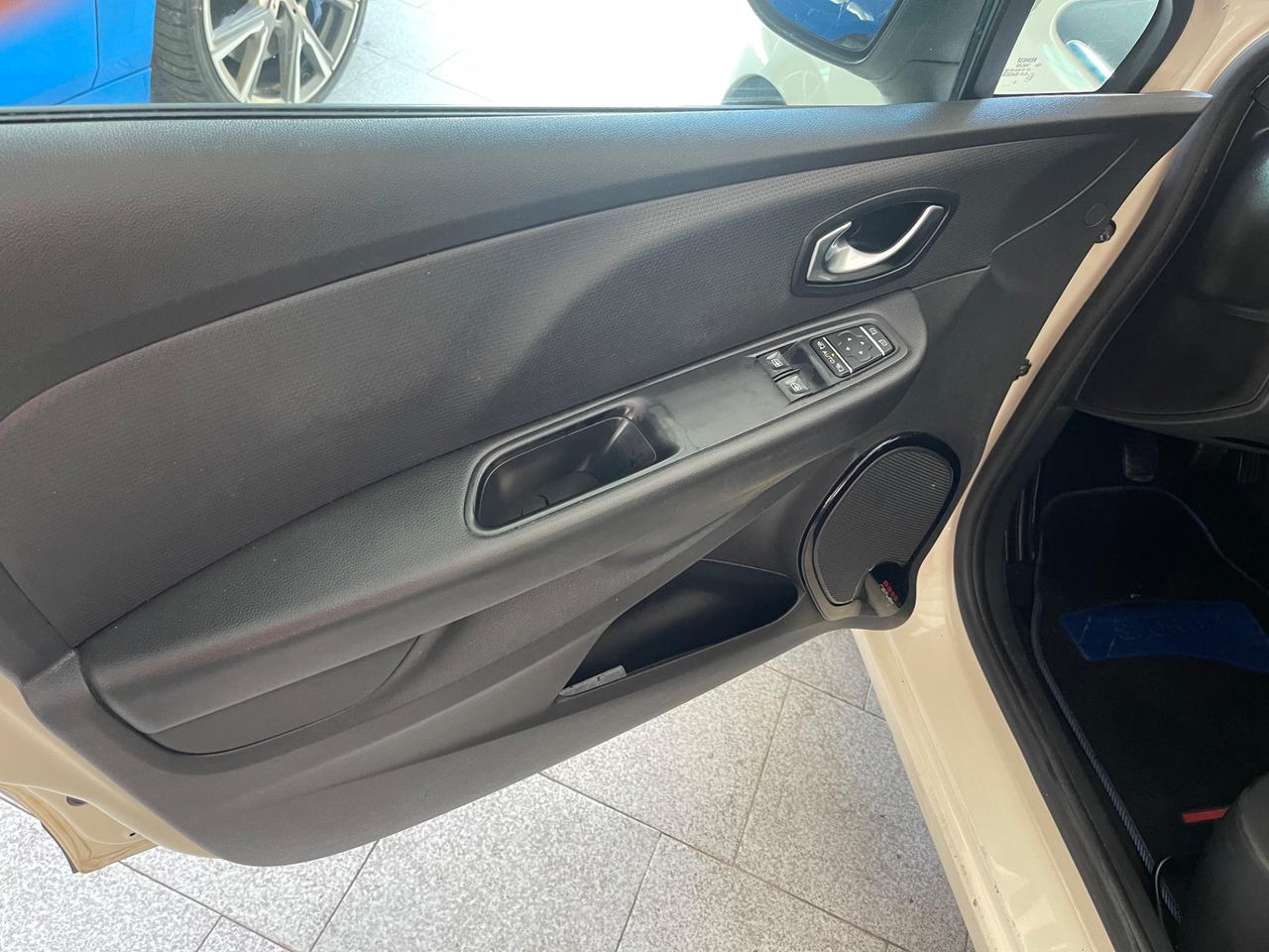 Renault Clio dCi 8V 90CV EDC Start&Stop 5 porte Energy Intens