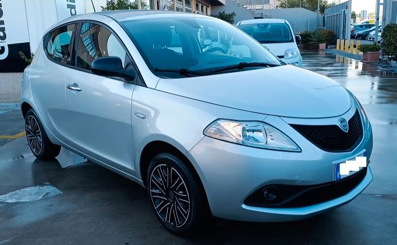 Lancia Ypsilon 1.0 FireFly 5 porte S&S Hybrid Ecochic Gold