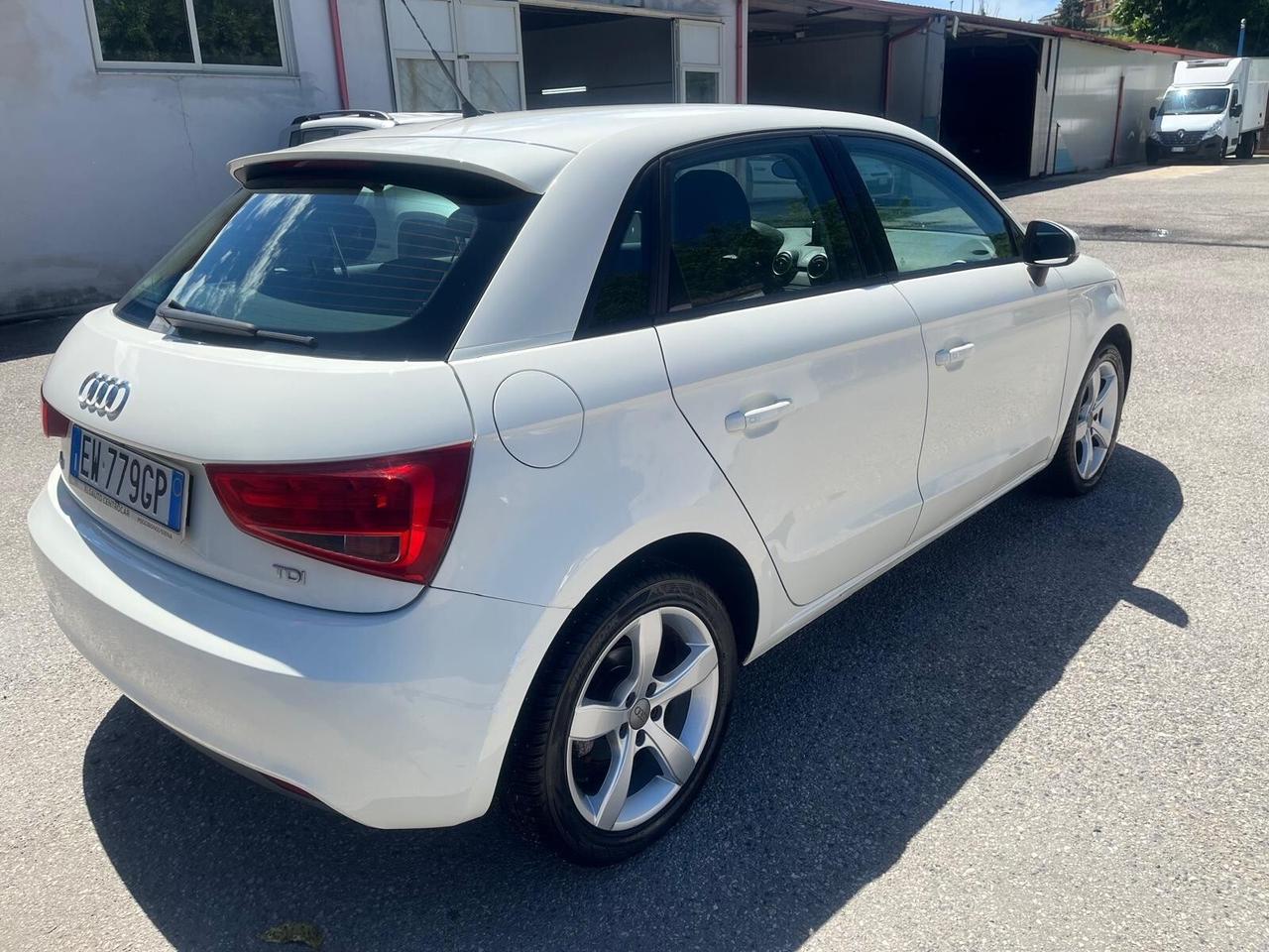 Audi A1 5P-1.6 tdi/90cv-full-2014