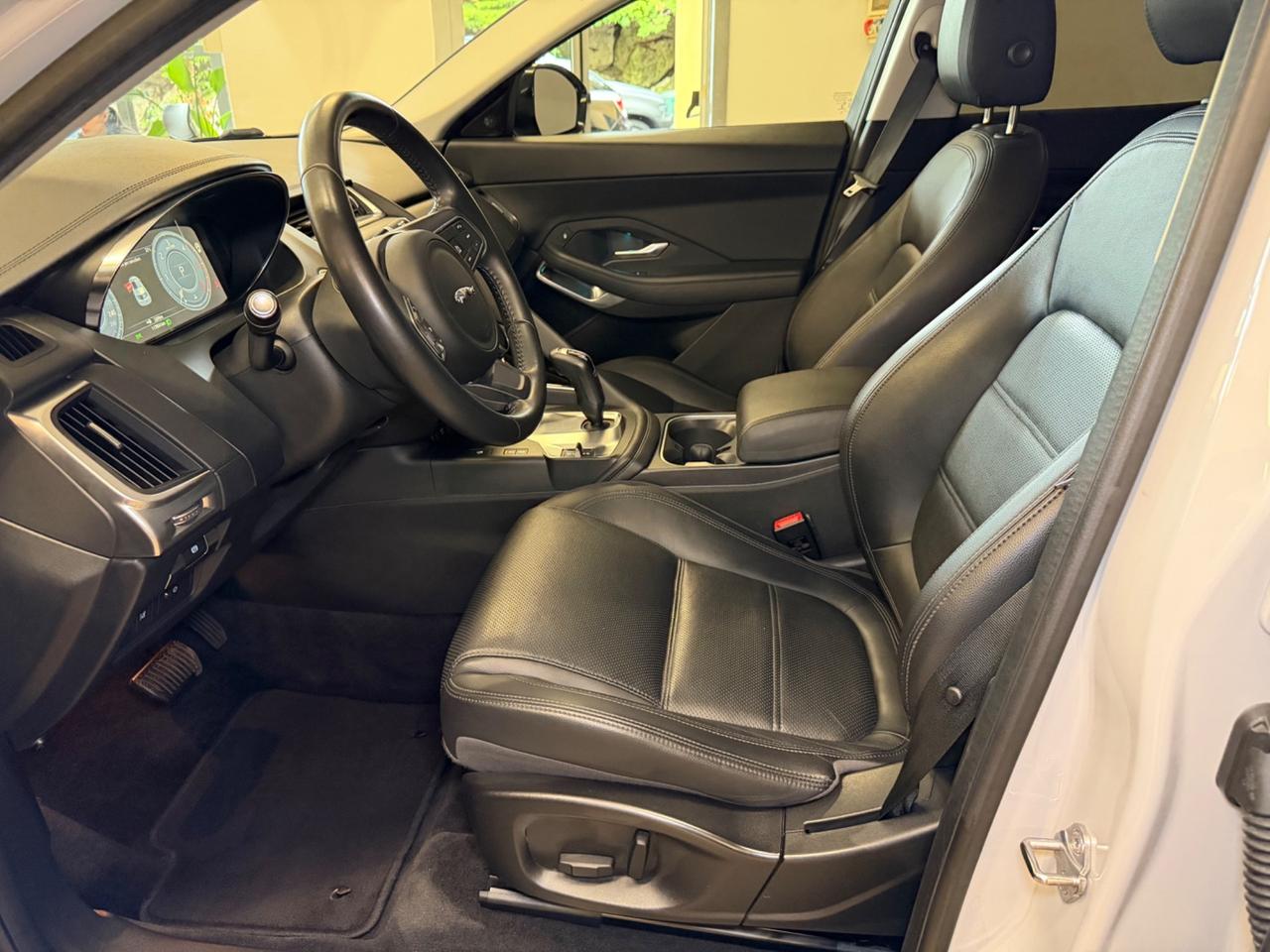 Jaguar E-Pace 2.0D 180 CV AWD aut. R-Dynamic SE