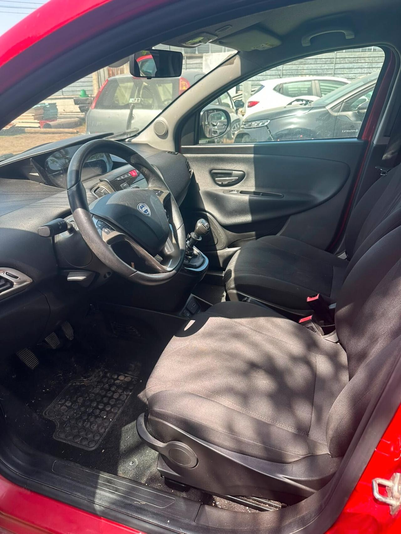 Lancia Ypsilon 1.0 FireFly SINISTRATA
