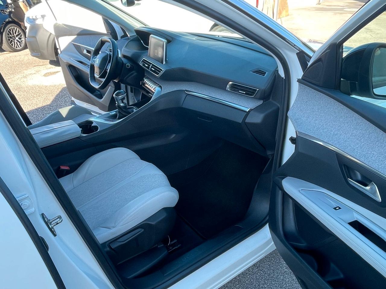 Peugeot 3008 1.6 BlueHDi 120 Allure *interno bianco*