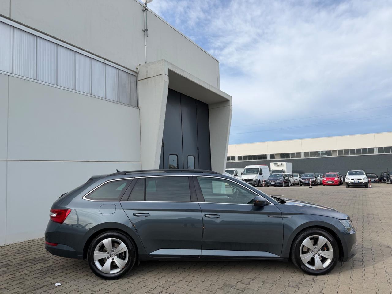 Skoda Superb 2.0 TDI DSG Wagon Style