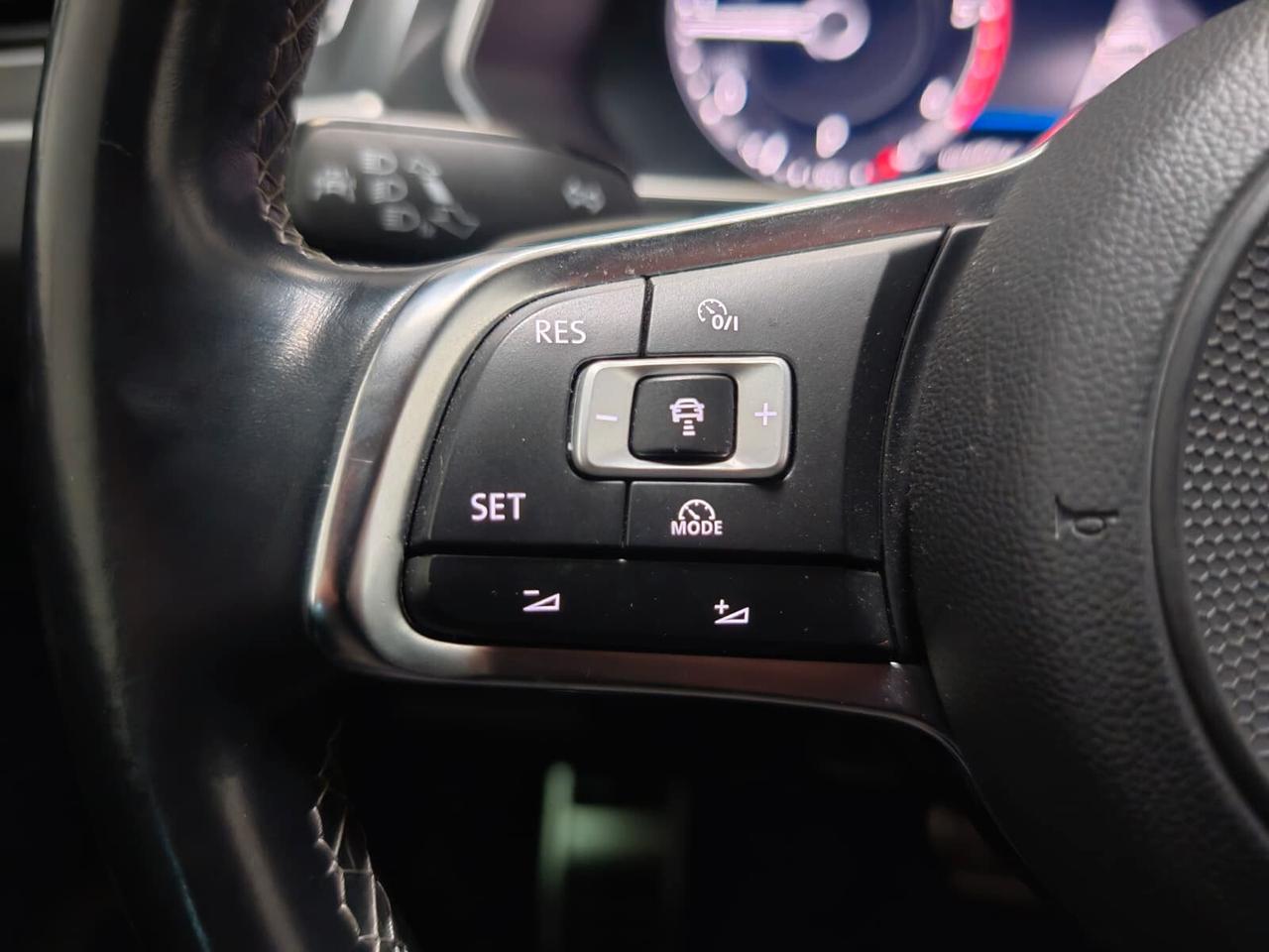 Volkswagen Tiguan 2.0 TDI SCR DSG 4MOTION R-LINE