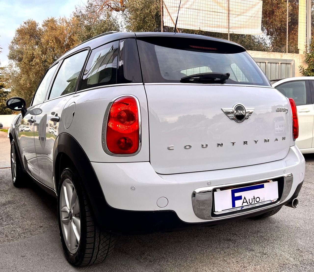 Mini Cooper D Countryman 1.6,Climatronic,LED colorati interni,Cruise Control,ecc.