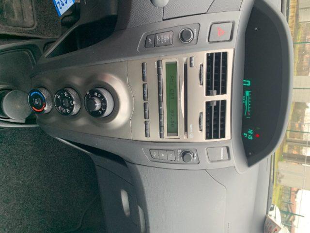 TOYOTA Yaris 1.0 5 porte Now