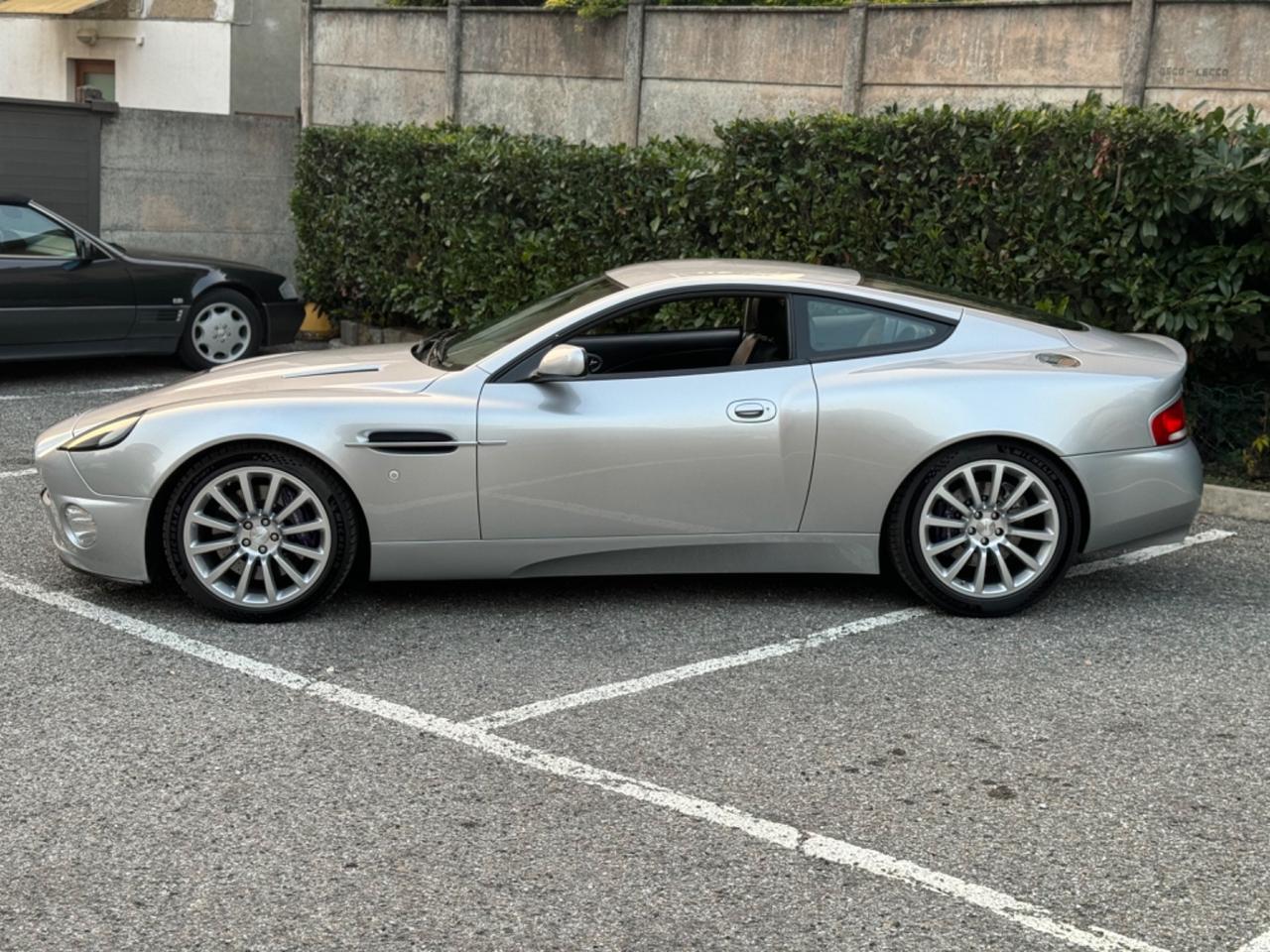 Aston Martin V12 Vanquish Coupé