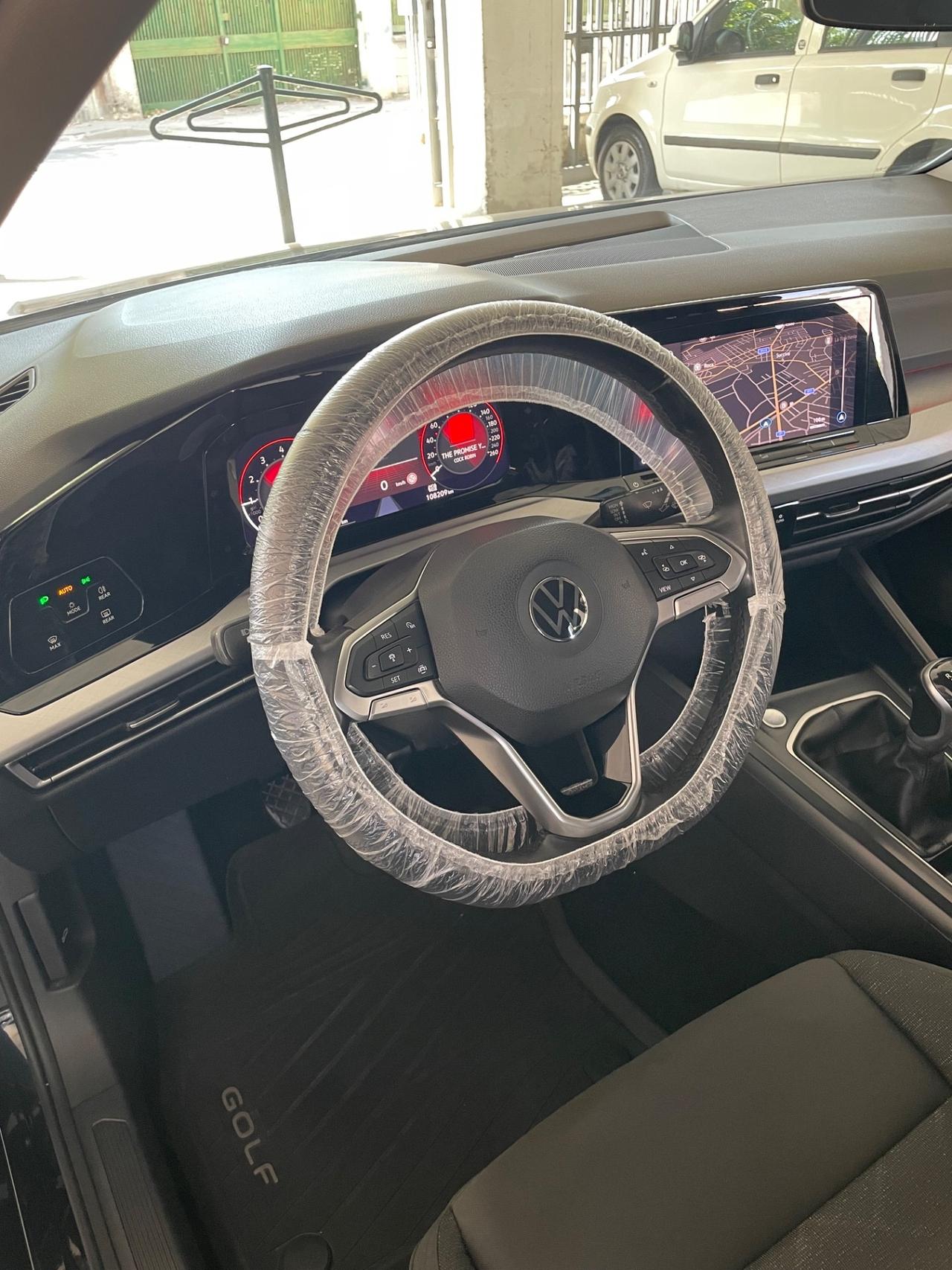 VOLKSWAGEN GOLF 8 1.0 TSI 110 CV EVO LIFE FULL GARANZIA UFFICIALE FINO 9/2027