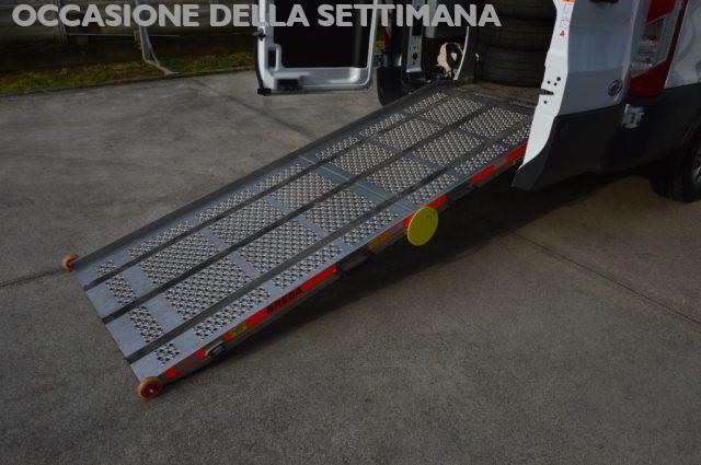 FORD Transit 9 POSTI CON PEDANA DI CARICO