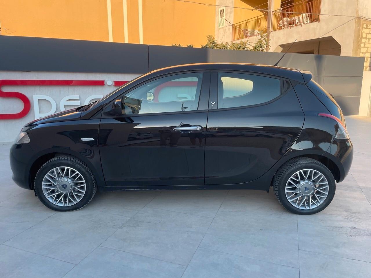 Lancia Ypsilon 1.2 69 CV 5 porte S&S Platinum