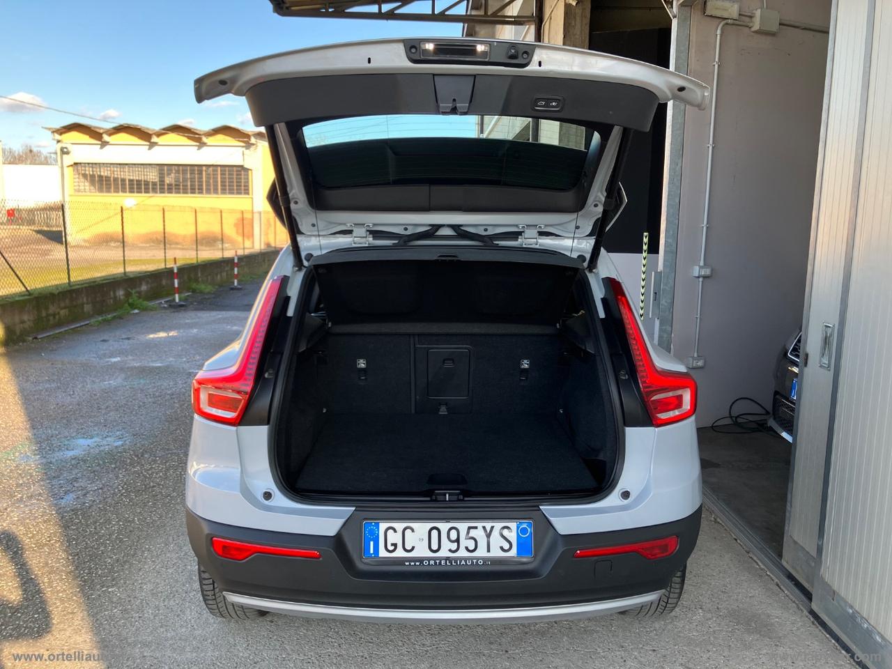 VOLVO XC40 D3 AWD Geartronic Momentum Pro IVA DEDUCIBILE