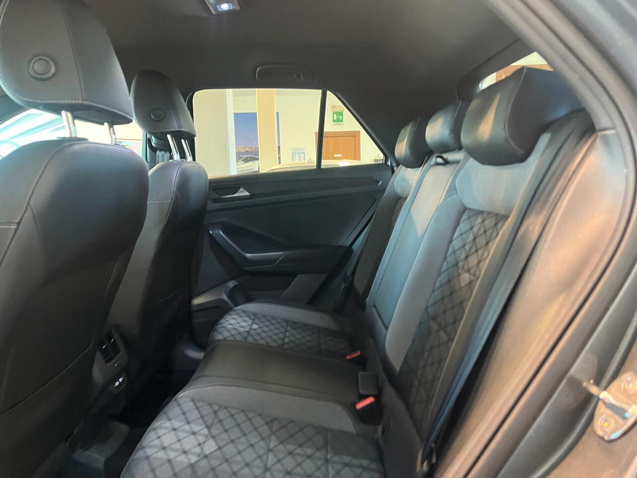 Volkswagen T-Roc 1.0 TSI R-Line +TECH PACK