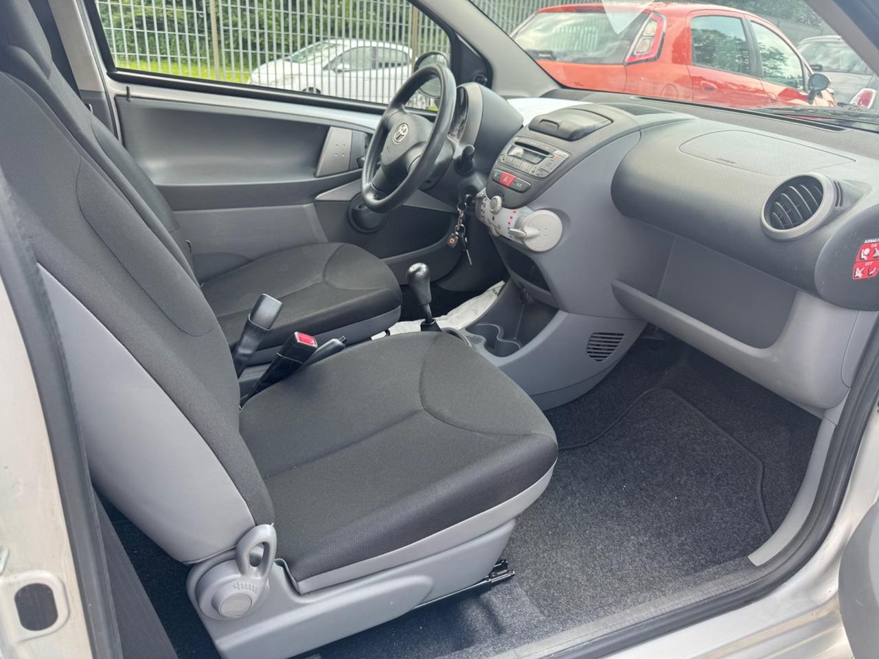 Toyota Aygo 1.0 12V VVT-i 5 porte Deep Ocean Connect