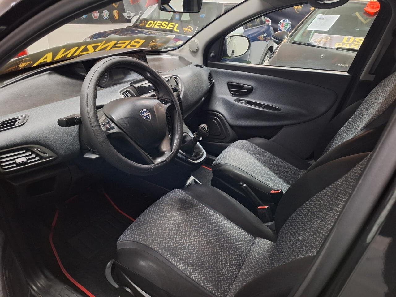 Lancia Ypsilon 1.2 69 CV 5 porte S&S Platinum