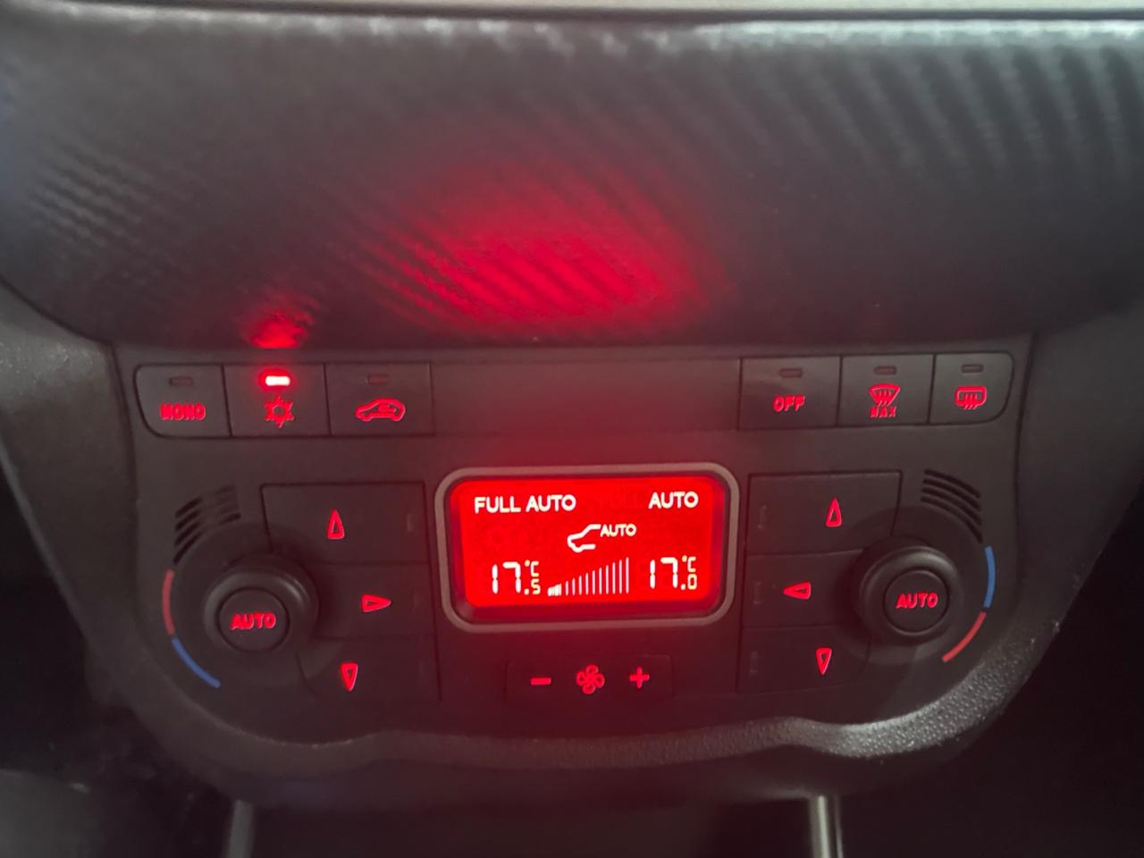 Alfa Romeo MiTo 1.6 JTDm-2 S&S Distinctive Sport Pack