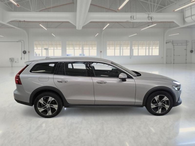 VOLVO V60 CROSS COUNTRY B4 D AWD AUTOM. CORE STATION WAGON