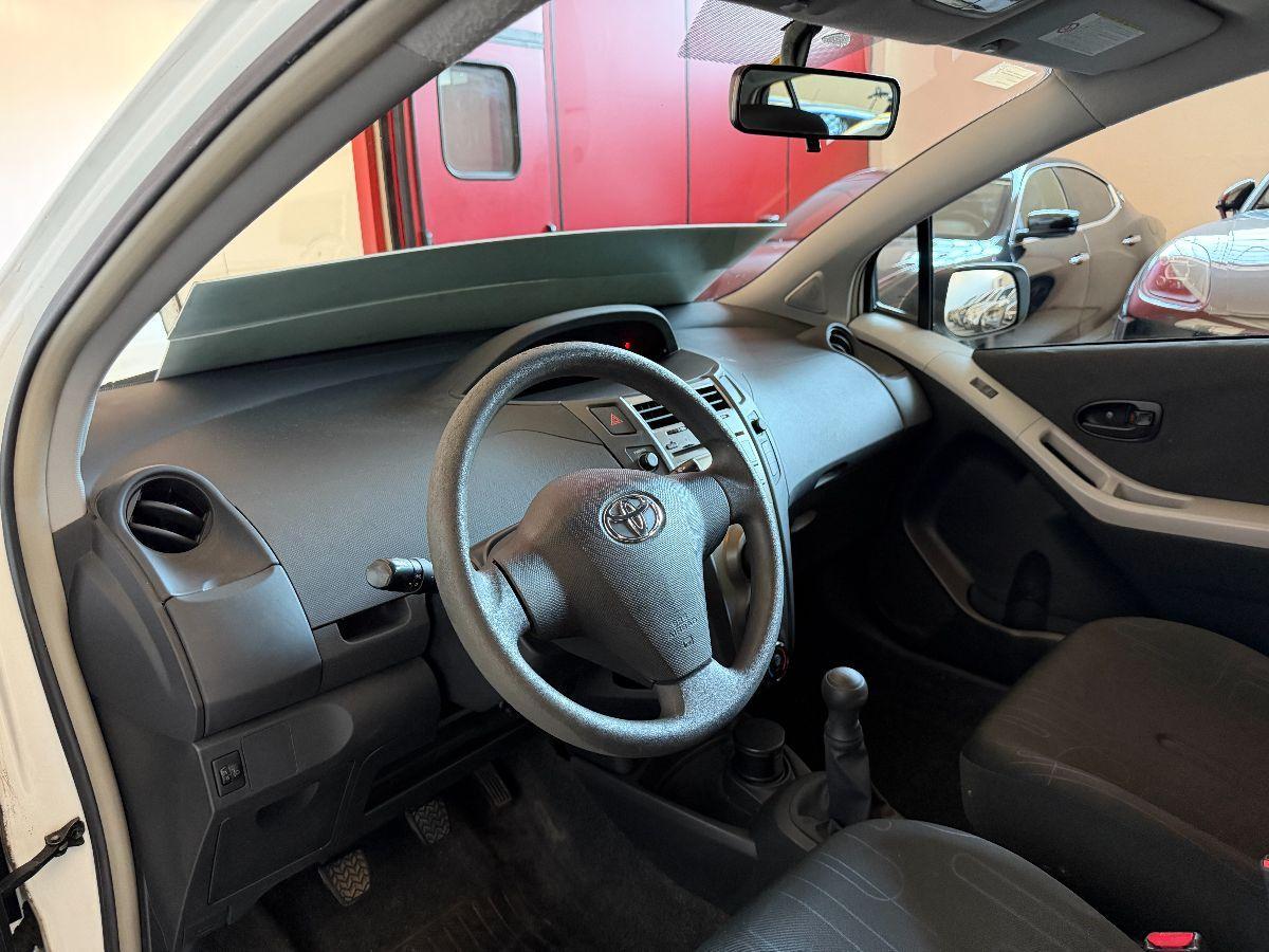TOYOTA - Yaris - 1.0 5p.