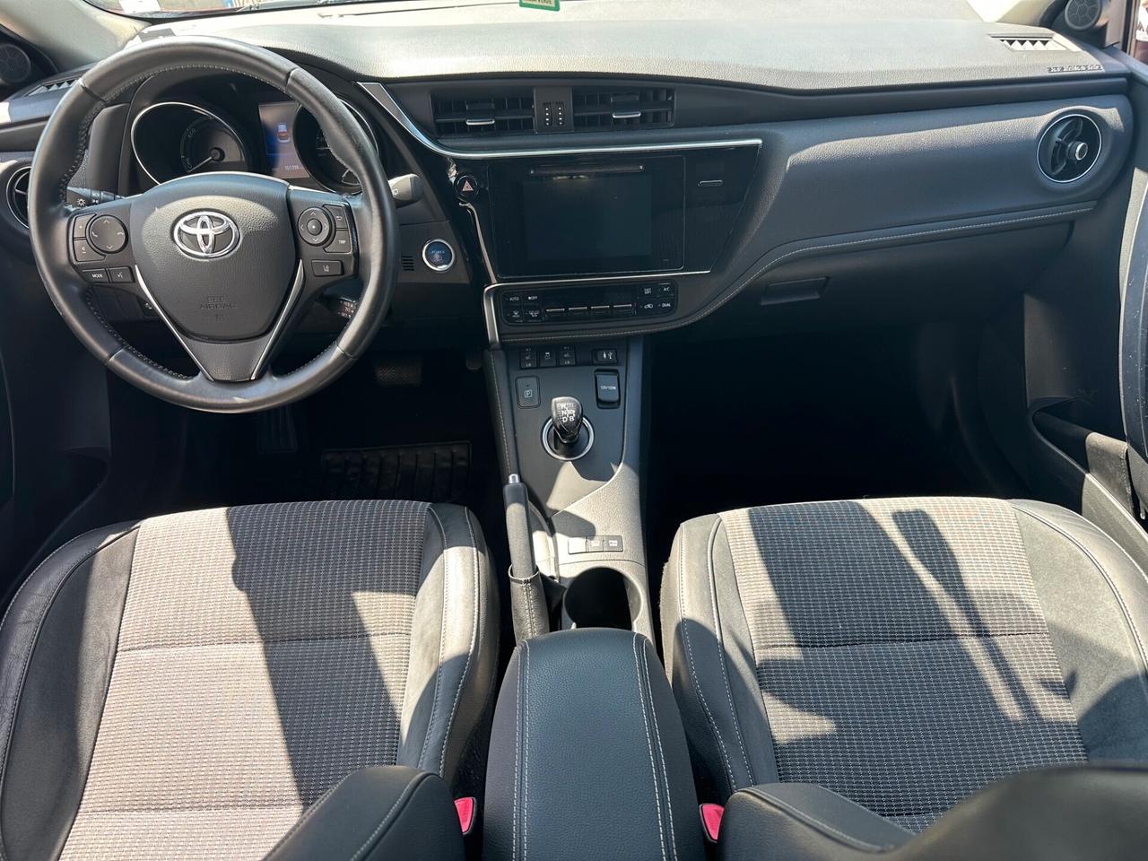 Toyota Auris 1.8 Hybrid Lounge*EURO6B*CERCHI